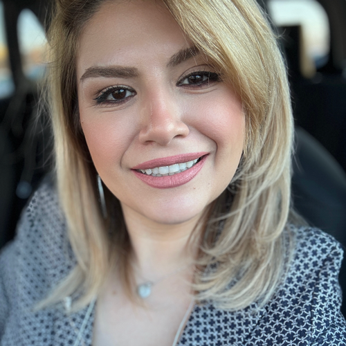 Esen Gokpinar Shelton headshot photo.