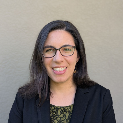 Shira Acosta headshot photo.